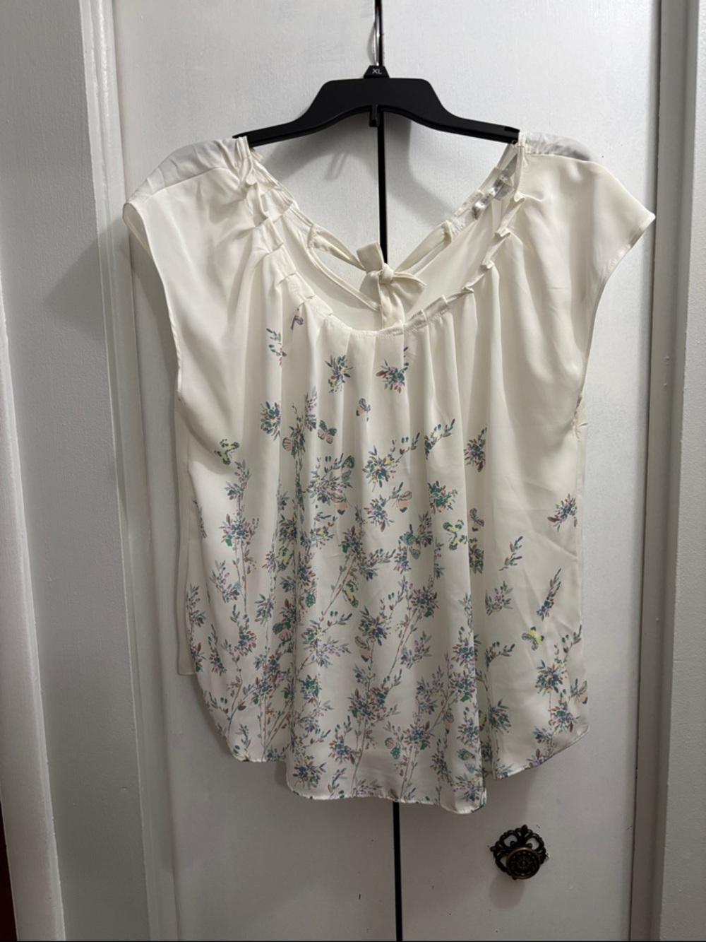 LC Lauren Conrad Cream Floral Tie-Back Cap Sleeve Blouse